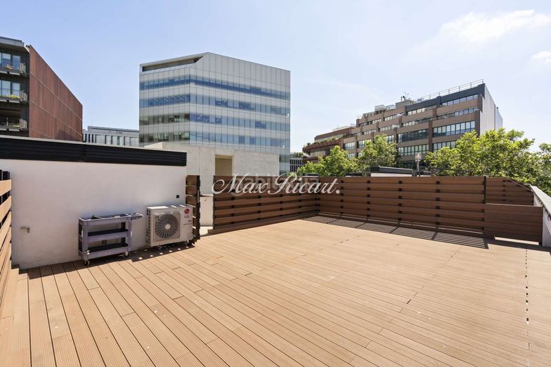 Foto 3b692b7e-4446-45fb-8317-995cd3136d2c. Loft amb piscina a El Parc i la Llacuna del Poblenou Barcelona