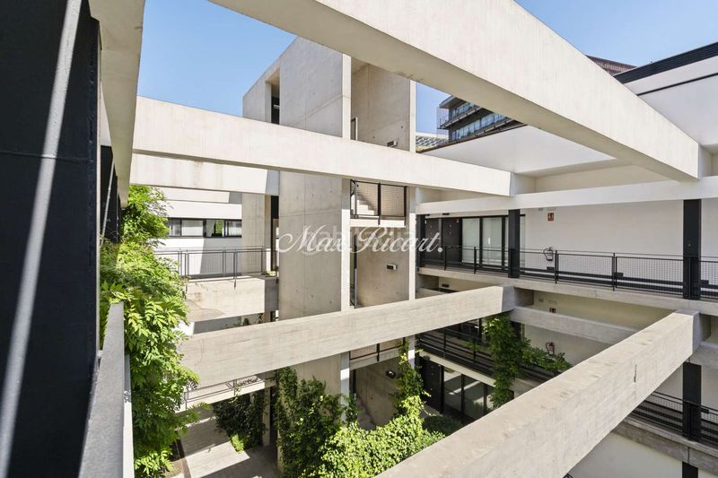 Foto 96e877fc-0ac4-4c65-90f9-a894fbd164f0. Pis amb piscina a El Parc i la Llacuna del Poblenou Barcelona