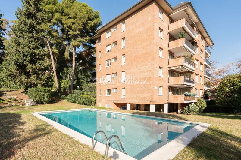 Foto 2226545d-1ba8-4f53-9702-279be963eff9. Pis amb calefacció aparcament piscina a Pedralbes Barcelona