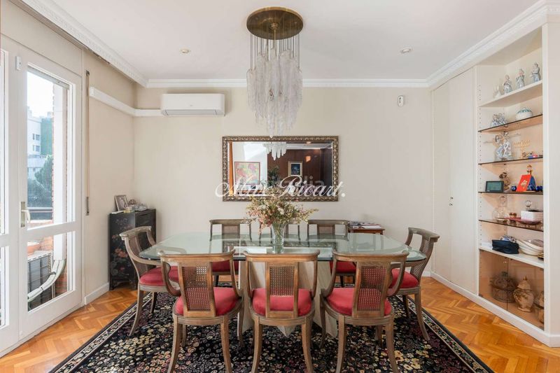 Foto b3afffb4-1ab2-477d-955e-ac3bf61552d8. Pis amb calefacció aparcament piscina a Pedralbes Barcelona