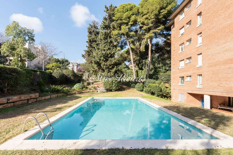 Foto dec41ed0-2889-4b4d-acd0-dd5d17bd41b6. Pis amb calefacció aparcament piscina a Pedralbes Barcelona
