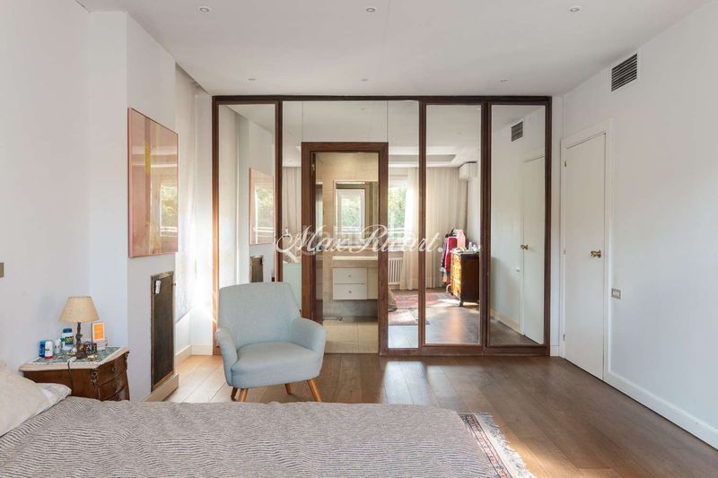 Foto ea963a18-4939-4a07-aa73-782060983b63. Pis amb calefacció aparcament piscina a Pedralbes Barcelona