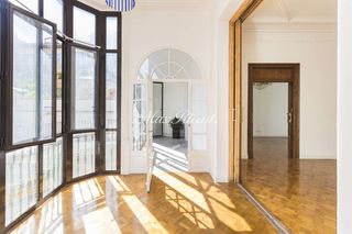 Alquiler Piso en Dreta de l´Eixample. Piso con terraza en passeig de gracia  250m