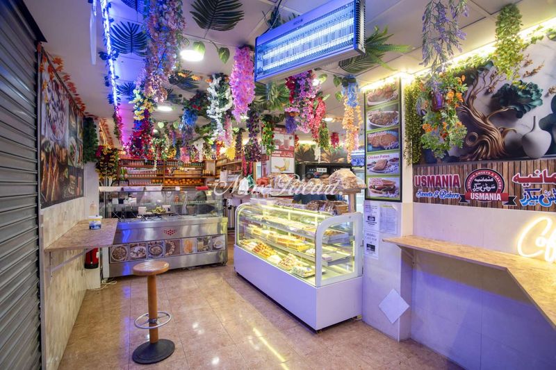 Foto 5c8c11cf-c5d9-4d34-b24b-080862a8ebbc. Local comercial a Raval Barcelona