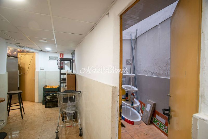 Foto 718150b7-73f9-4cc1-926a-bd6b66a6120c. Local comercial a Raval Barcelona