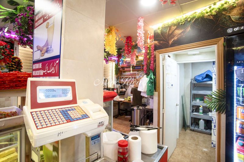 Foto fb6ea0b4-83c5-4b3b-bcf9-77043d59c1b6. Local comercial a Raval Barcelona