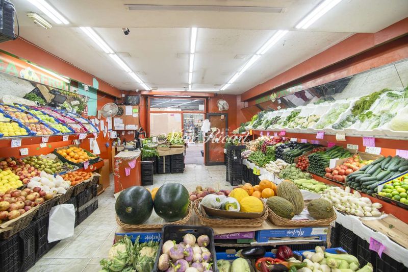 Foto 1229b34d-e5f8-4ff8-9abc-a9bcfacfcc81. Local comercial a Raval Barcelona