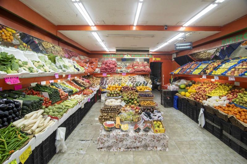 Foto 2c384124-ebd4-4b42-82f0-b7fb120597e4. Local comercial a Raval Barcelona