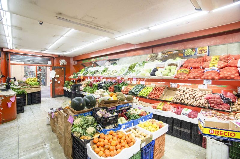 Foto 4c5e0d8b-4cfb-4316-999e-a7c66797d396. Local comercial a Raval Barcelona