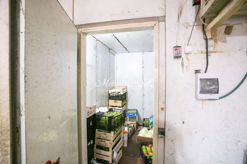 Foto 75fa1e45-72b1-401a-805f-592d6cd78e6e. Local comercial a Raval Barcelona