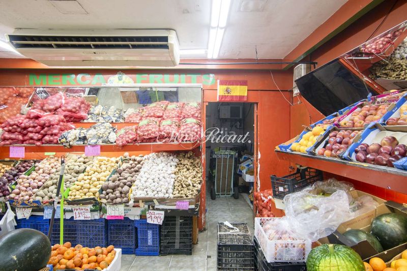 Foto a5d7cd42-e2ba-4a20-b6eb-7d9eab4058d1. Local comercial a Raval Barcelona
