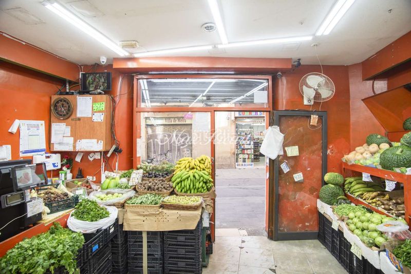 Foto c41c8c27-4398-48b1-8de4-fb9da2f5ec11. Local comercial a Raval Barcelona