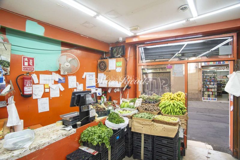 Foto e726b02b-7860-4b78-9d76-e992185e360b. Local comercial a Raval Barcelona