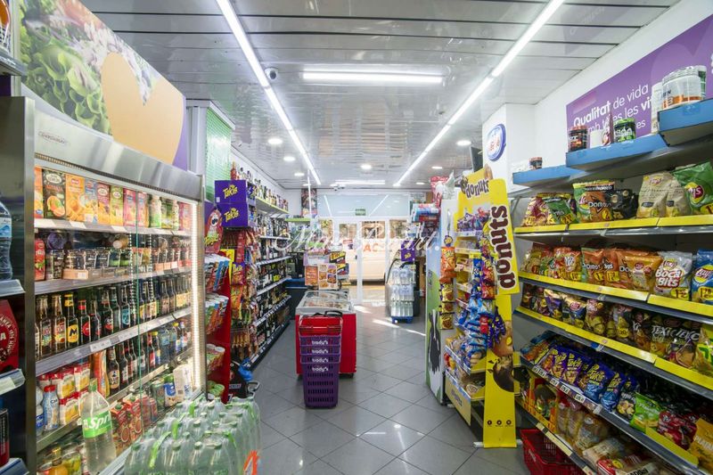 Foto b0768bae-b7db-465b-9ddc-626418d6d9c0. Local comercial  de 172m2 en venta con negocio en Sant Antoni, eixample, . en Barcelona