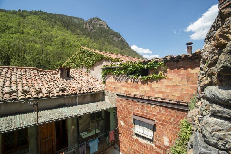 Foto 00ad25cf-4ecd-40fa-9b4a-309928c419f0. Edificio  en venta girona, pirineo catalán 7 viviendas 6 locales comerciales en Ribes de Freser