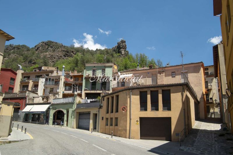 Foto 4647fe62-bf4d-47a1-8641-f366974c6a26. Edificio  en venta girona, pirineo catalán 7 viviendas 6 locales comerciales en Ribes de Freser