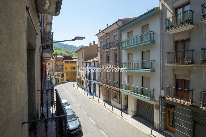 Foto 56992333-5f13-4d1c-aa6c-a9827af86686. Edificio  en venta girona, pirineo catalán 7 viviendas 6 locales comerciales en Ribes de Freser