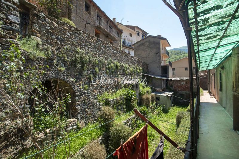 Foto 6f2a0238-f82e-4565-a825-a3a83b535337. Edificio  en venta girona, pirineo catalán 7 viviendas 6 locales comerciales en Ribes de Freser