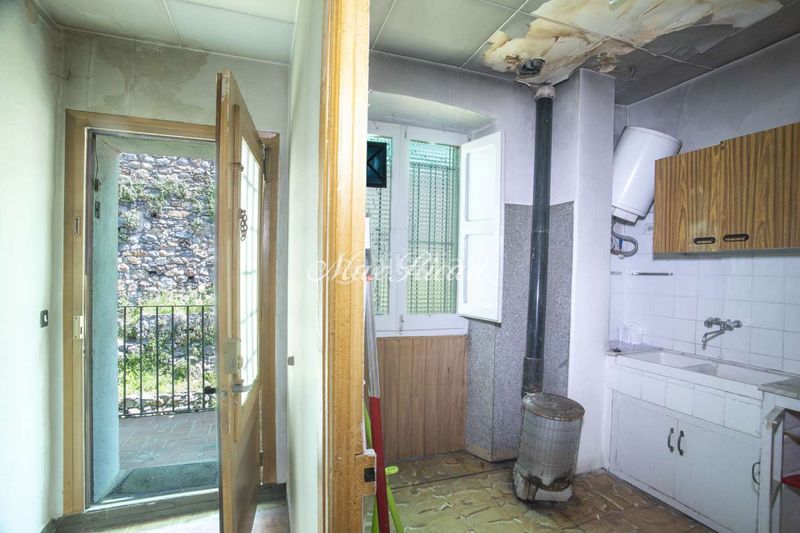 Foto 7325803f-72fe-4567-8487-c98417834e7a. Edificio  en venta girona, pirineo catalán 7 viviendas 6 locales comerciales en Ribes de Freser
