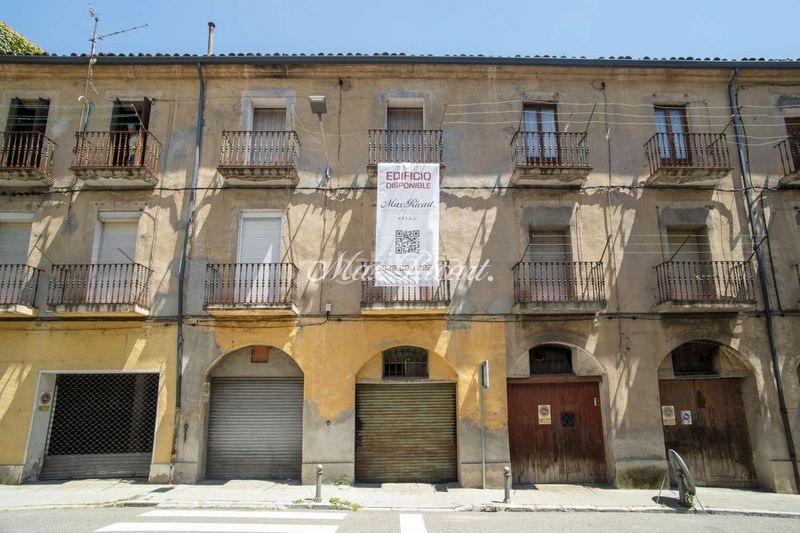 Foto 9827f1d4-84b7-42fc-8cd5-ee2834386691. Edificio  en venta girona, pirineo catalán 7 viviendas 6 locales comerciales en Ribes de Freser