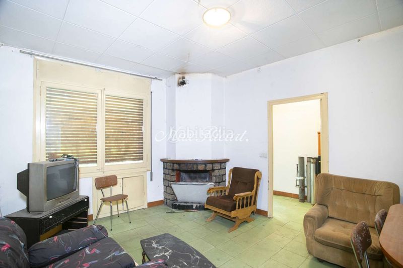 Foto a6339e9b-bc8a-415e-90e7-b26c916f71c3. Edificio  en venta girona, pirineo catalán 7 viviendas 6 locales comerciales en Ribes de Freser