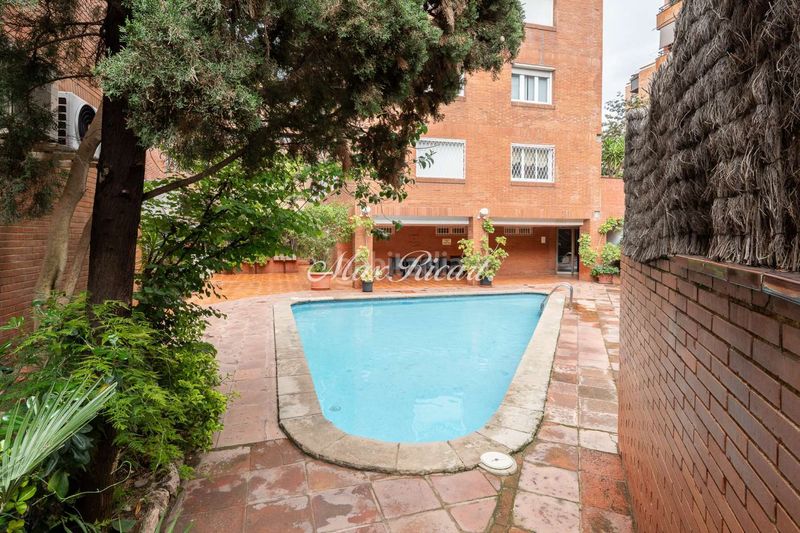 Foto 5a033c1e-f206-4a40-ad26-5b3b8e9e9713. Pis amb calefacció aparcament piscina a Tres Torres Barcelona