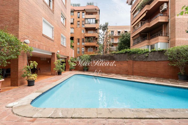 Foto af1bcc81-a232-4f7c-ad59-795cb5eeb0fa. Pis amb calefacció aparcament piscina a Tres Torres Barcelona