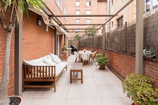 Pis  N/a. Piso de 4 dormitorios y parking en tres torres