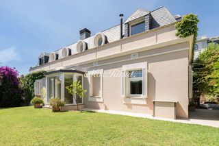 Affitto Casa  N/a. Elegante villa reformada con jardín privado en la zona alta de s
