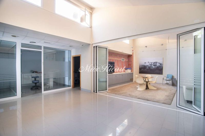 Foto 4268a3b3-9e32-4cbc-b22c-4aaa2b52eead. Local comercial amb calefacció a Vilapicina - Torre Llobeta Barcelona