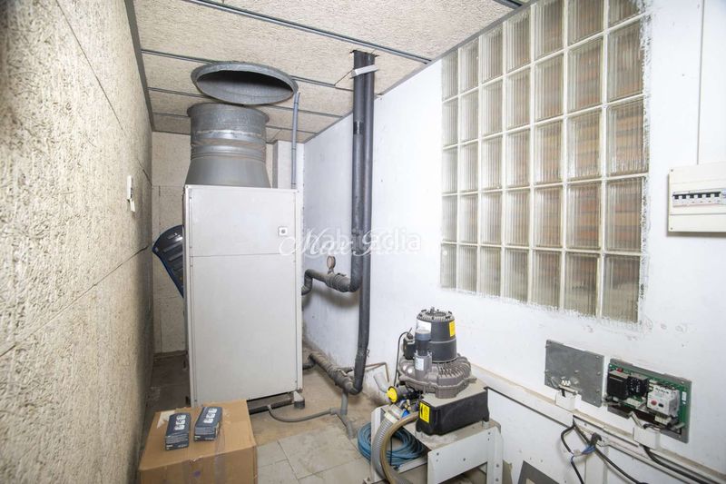 Foto 91a68b8e-fb84-431e-8f47-6daceb8de408. Local comercial amb calefacció a Vilapicina - Torre Llobeta Barcelona