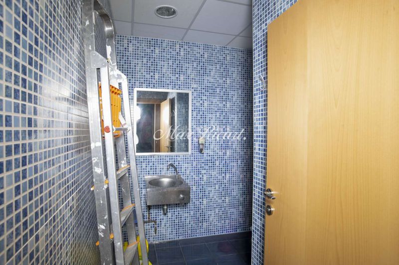Foto a184c913-a568-4d64-b7c1-a7514140e389. Local comercial amb calefacció a Vilapicina - Torre Llobeta Barcelona