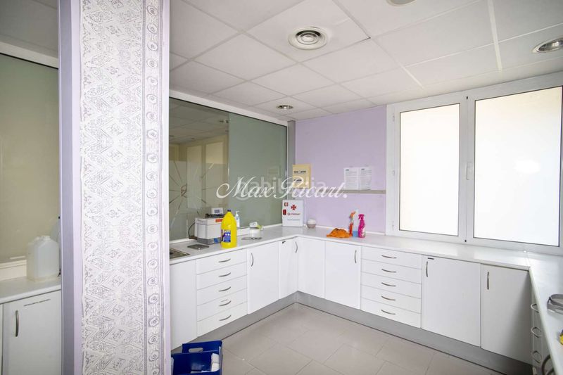 Foto ee34cf81-7d6d-48a8-889c-4ee89f76b37a. Local comercial amb calefacció a Vilapicina - Torre Llobeta Barcelona