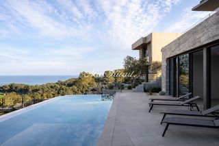 Rent House in Can Girona - Terramar - Vinyet. Elegancia minimalista en sitges