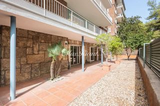 Rent Flat in Sarrià. Jardín privado cerca liceo francés