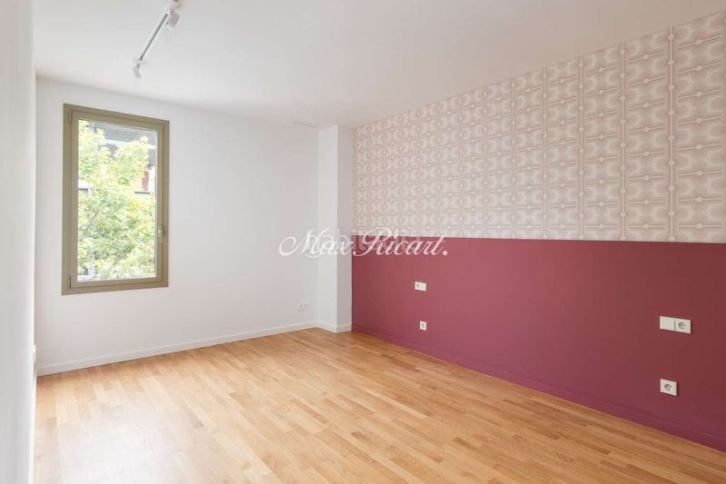 Foto fa4648b7-b9ad-41e9-8f3f-7768055e38f3. Pis amb calefacció aparcament a Sant Antoni Barcelona
