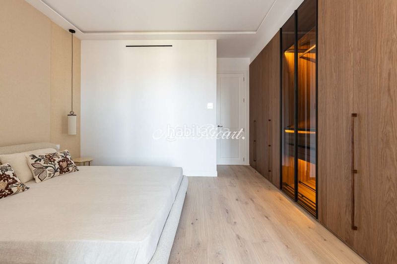 Foto ad6e97be-3a42-48e2-b799-77e9c57326ea. Àtic a Dreta de l´Eixample Barcelona