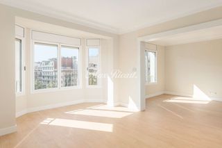 Rent Flat in L´Antiga Esquerra de l´Eixample. Piso para estrenar con 4 dormitorios en el eixample