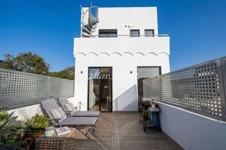 Maison à Provençals del Poblenou. Casa independiente con garaje, terraza en zona tranquila de pobl