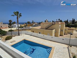 Chalet à Vista de los Ángeles. Impresionante villa de estilo andalús. a tres minutos a pie de l
