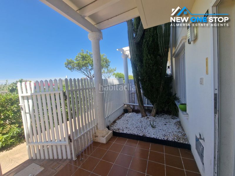 Foto 7ba67590-f9e0-4823-bc68-e1874d5b189e. Casa adossada amb piscina a Las Marinas - Pueblo Laguna Vera