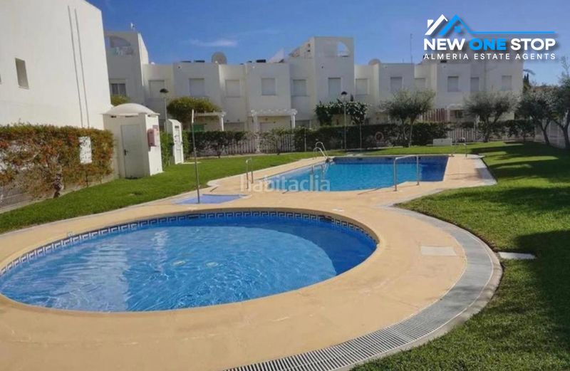 Foto e2bb30ef-179b-46c2-b520-9ae57e9f607f. Casa adossada amb piscina a Las Marinas - Pueblo Laguna Vera