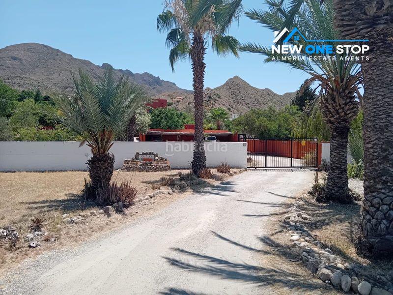 Foto e8abb5d1-0c5e-45e0-8cd3-67e84fa70125. Casa amb xemeneia calefacció aparcament piscina a Mojácar