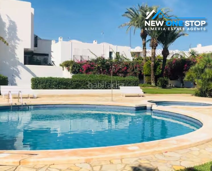 Foto e8344e54-7900-431e-b03c-567f45ec21d4. Casa adossada amb xemeneia calefacció aparcament piscina a Mojácar