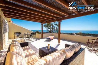 Chalet in Calle ua-6 27. Espectacular villa con vistas al mar en venta en mojácar