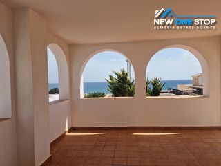 Chalet  Calle aleixandre. Villa de lujo de 5 dormitorios con piscina privada y un apartame
