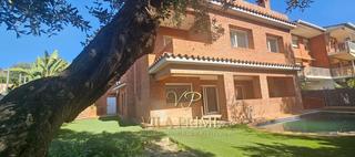 Chalet à Urbanitzacions. Preciosa casa a cuatro vientos en arenys de mar