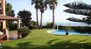Chalet dans Calella. Lujoso chalet en calella de mar