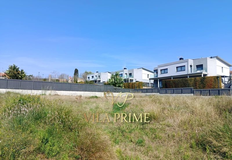 Foto 61af95a6-02b0-41b0-bf60-d61420ea9578. Terreny residencial a Cinc Sènies Mataró