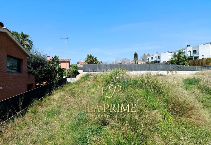 Foto 7239f024-9cb0-4024-8671-b06f01570f9e. Terreny residencial a Cinc Sènies Mataró
